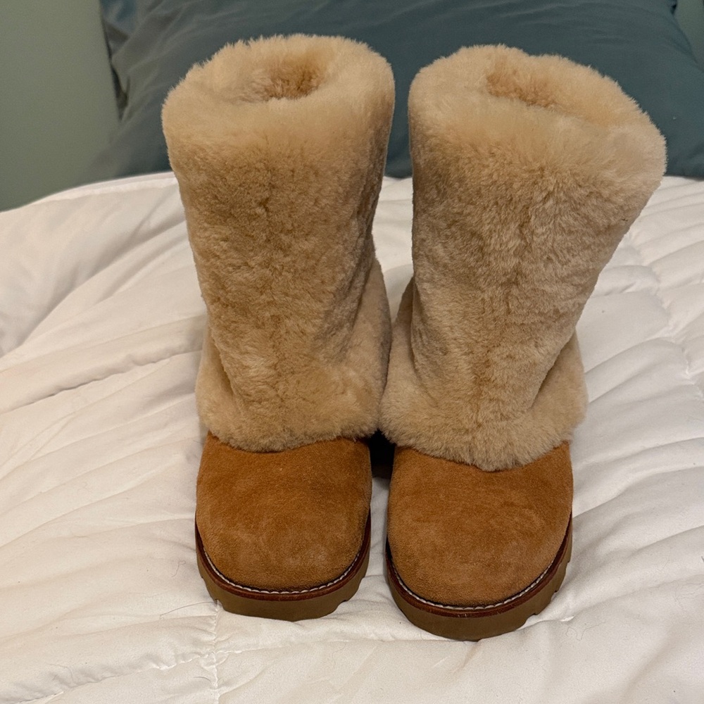 UGG Maylin Fur Cuff Boots Women’s size 8 Pull on Sheepskin Shearling